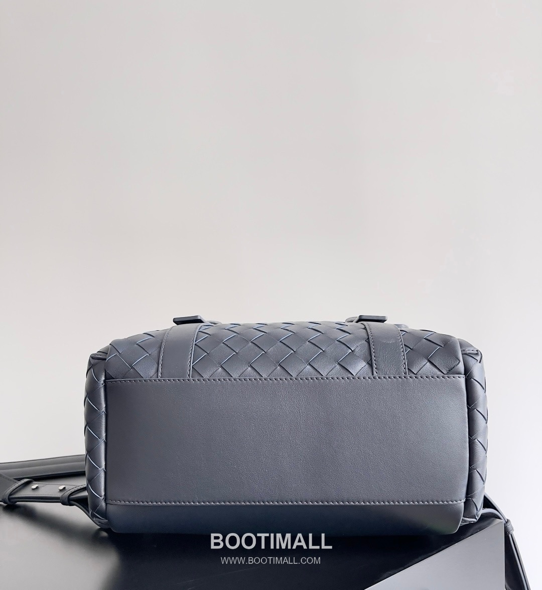 Bottega Veneta Back To School Calfskin Leather Black Flap Pocket Backpack 보테가베네타 백투스쿨 카프스킨 레더 블랙 플랩 포켓 백팩 20192180 39cm 4