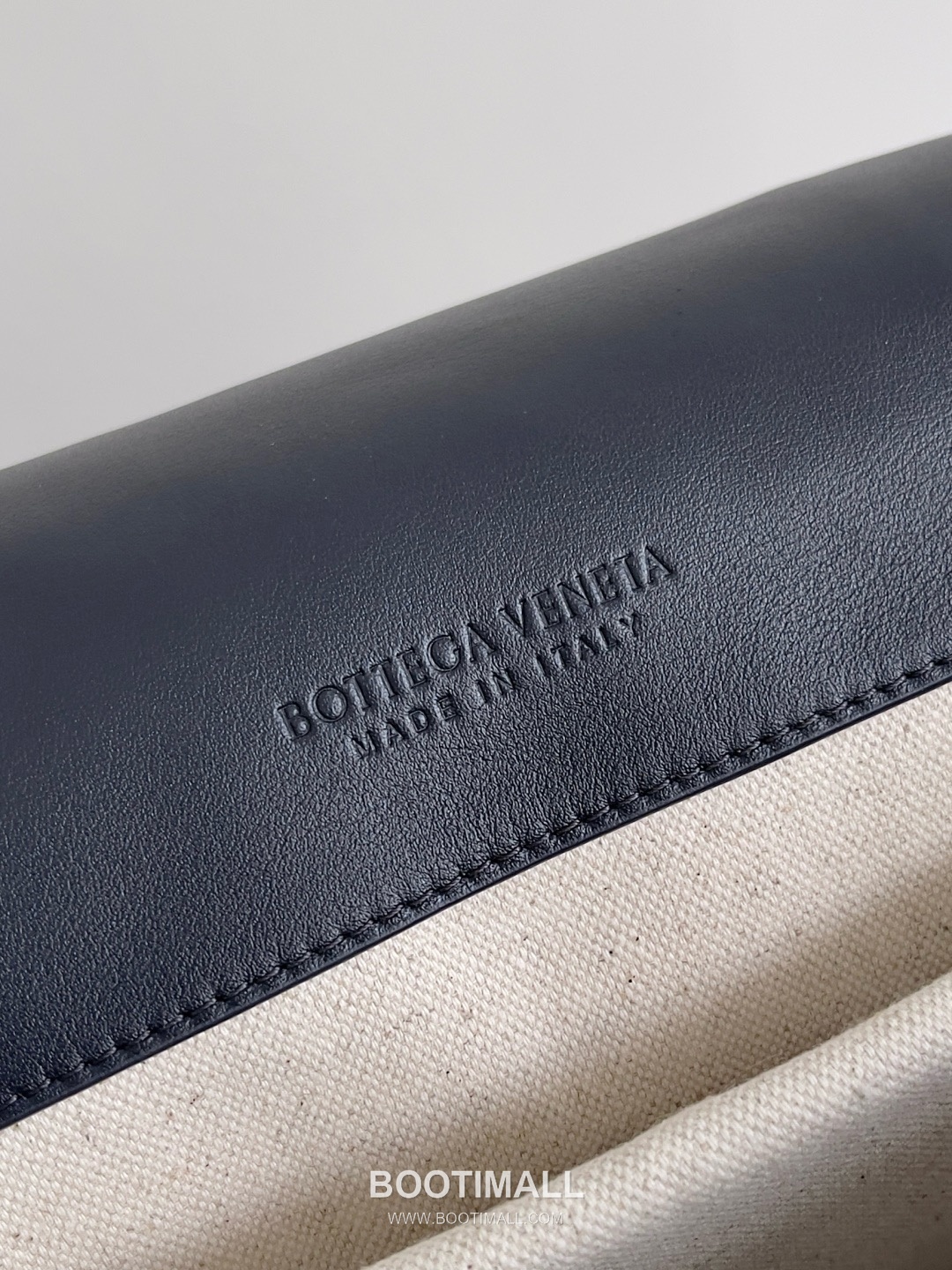 Bottega Veneta Back To School Calfskin Leather Black Flap Pocket Backpack 보테가베네타 백투스쿨 카프스킨 레더 블랙 플랩 포켓 백팩 20192180 39cm 7