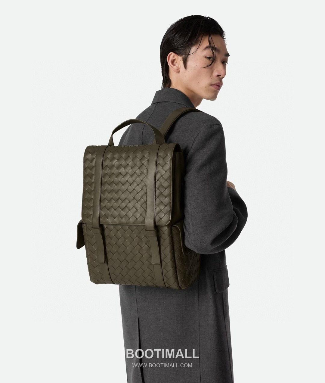 Bottega Veneta Back To School Calfskin Leather Black Flap Pocket Backpack 보테가베네타 백투스쿨 카프스킨 레더 블랙 플랩 포켓 백팩 20192180 39cm 2