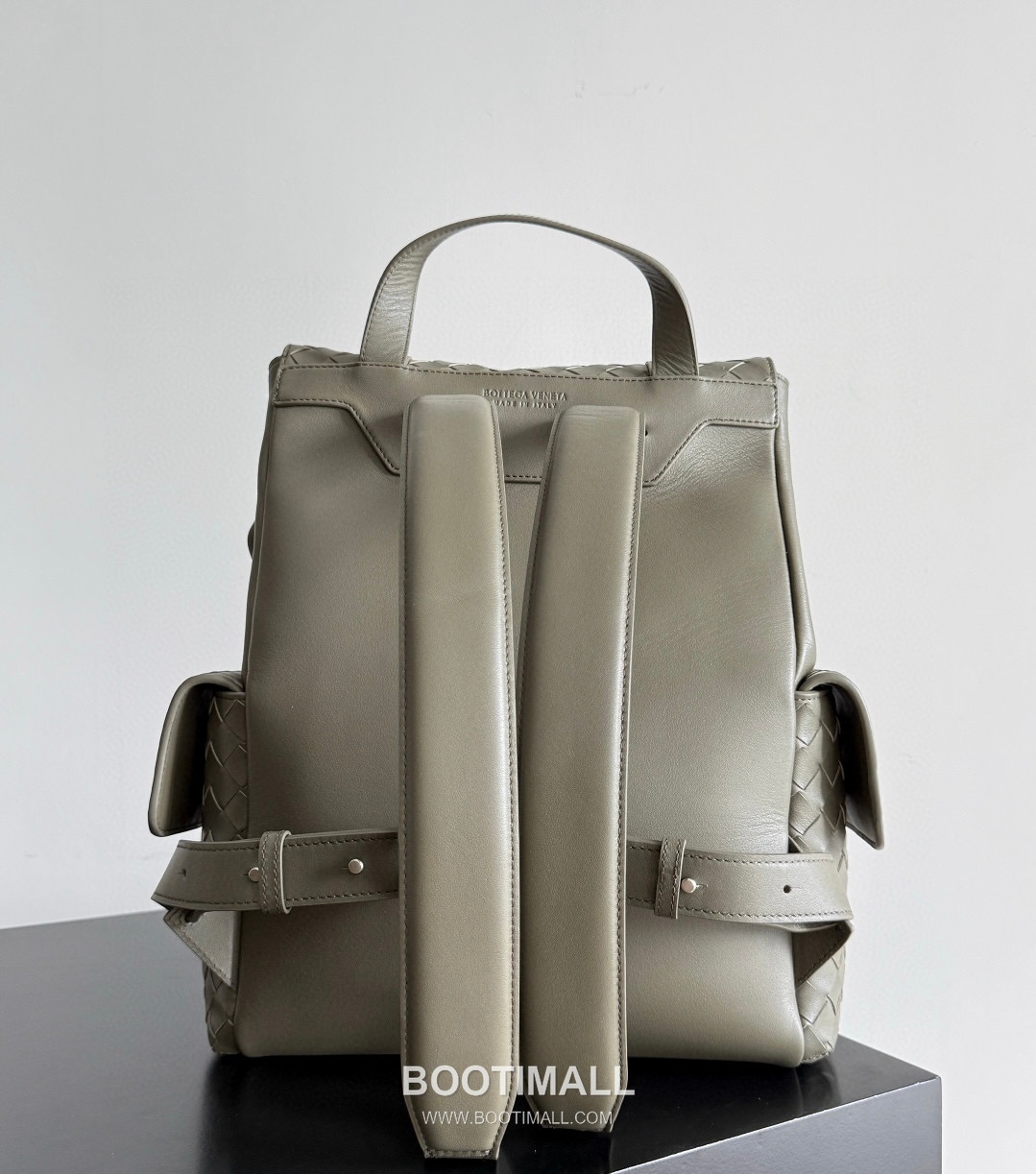 Bottega Veneta Back To School Calfskin Leather Black Flap Pocket Backpack 보테가베네타 백투스쿨 카프스킨 레더 블랙 플랩 포켓 백팩 20192180 39cm 9