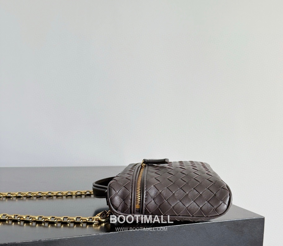 Bottega Veneta Soft Vanity Lambskin Leather Black Clutch Shoulder Bag 보테가베네타 소프트 베니티 램스킨 레더 블랙 클러치 숄더백 20191100 19cm 3