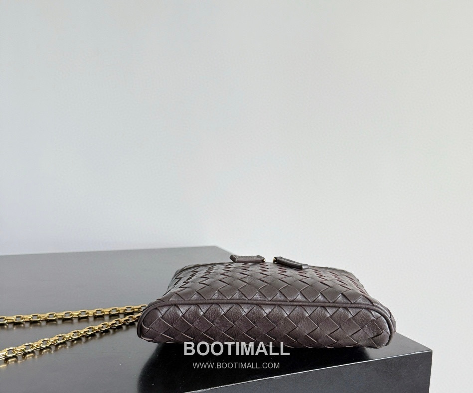 Bottega Veneta Soft Vanity Lambskin Leather Black Clutch Shoulder Bag 보테가베네타 소프트 베니티 램스킨 레더 블랙 클러치 숄더백 20191100 19cm 4