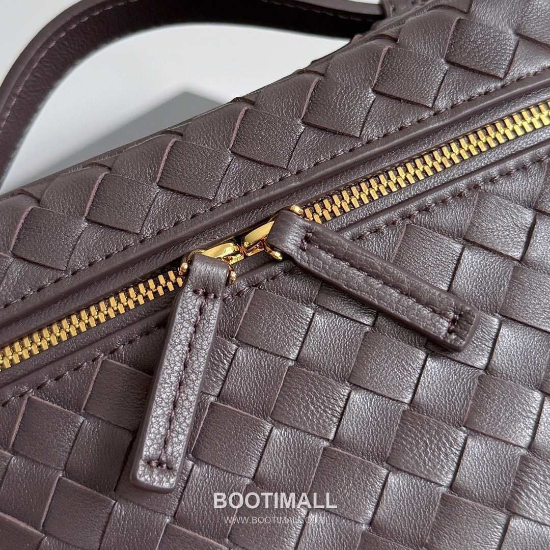 Bottega Veneta Soft Vanity Lambskin Leather Black Clutch Shoulder Bag 보테가베네타 소프트 베니티 램스킨 레더 블랙 클러치 숄더백 20191100 19cm 5