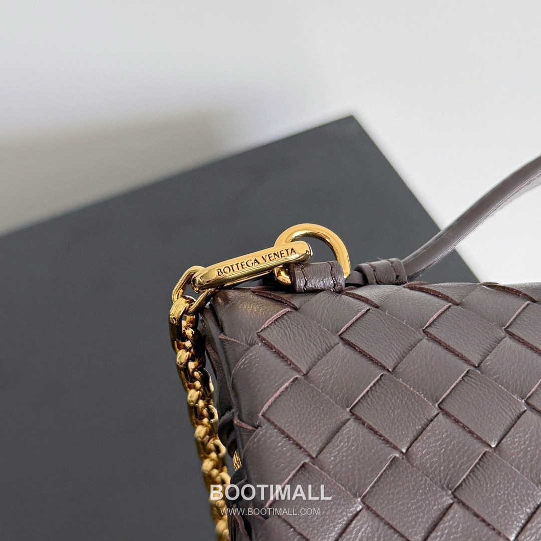Bottega Veneta Soft Vanity Lambskin Leather Black Clutch Shoulder Bag 보테가베네타 소프트 베니티 램스킨 레더 블랙 클러치 숄더백 20191100 19cm 7