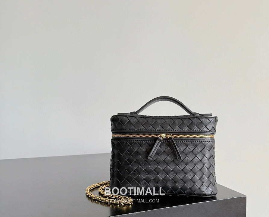 Bottega Veneta Soft Vanity Lambskin Leather Black Clutch Shoulder Bag 보테가베네타 소프트 베니티 램스킨 레더 블랙 클러치 숄더백 20191100 19cm 1