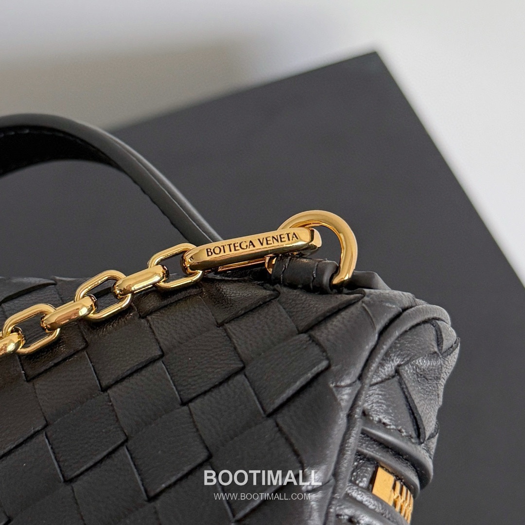 Bottega Veneta Soft Vanity Lambskin Leather Black Clutch Shoulder Bag 보테가베네타 소프트 베니티 램스킨 레더 블랙 클러치 숄더백 20191100 19cm 3