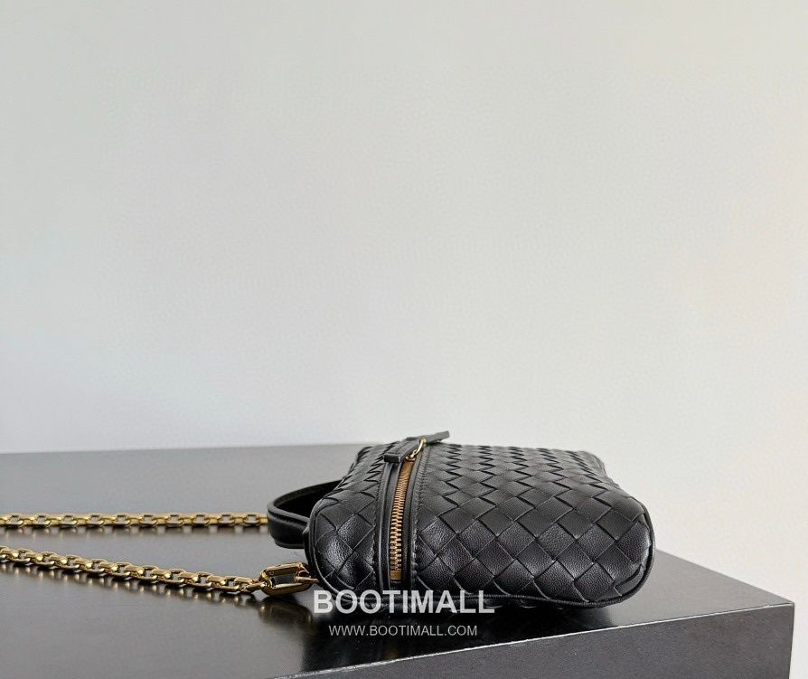 Bottega Veneta Soft Vanity Lambskin Leather Black Clutch Shoulder Bag 보테가베네타 소프트 베니티 램스킨 레더 블랙 클러치 숄더백 20191100 19cm 4