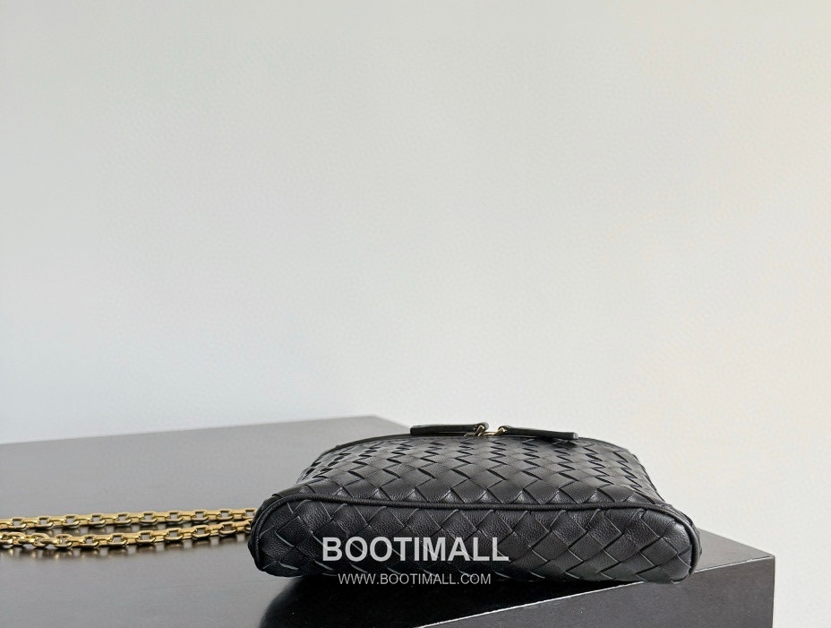 Bottega Veneta Soft Vanity Lambskin Leather Black Clutch Shoulder Bag 보테가베네타 소프트 베니티 램스킨 레더 블랙 클러치 숄더백 20191100 19cm 5