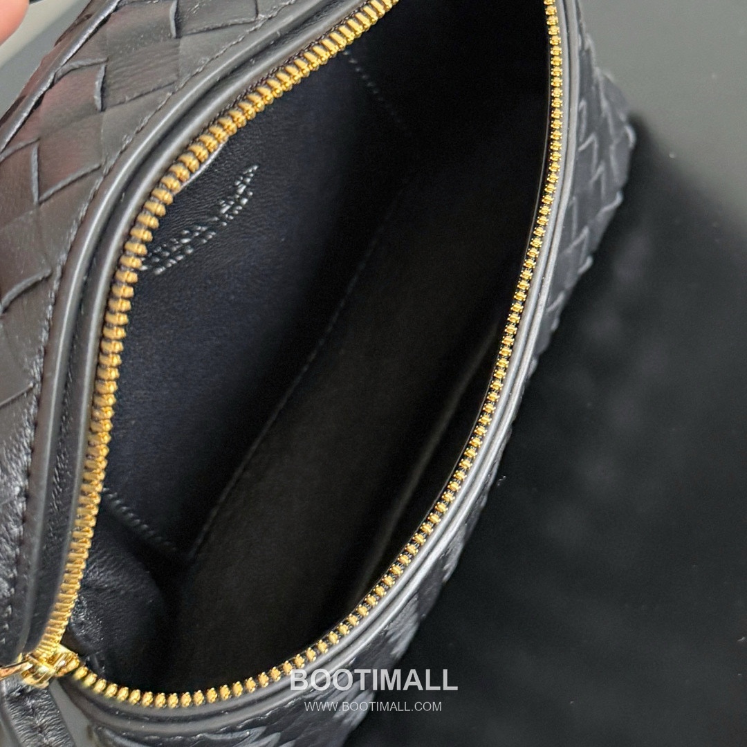 Bottega Veneta Soft Vanity Lambskin Leather Black Clutch Shoulder Bag 보테가베네타 소프트 베니티 램스킨 레더 블랙 클러치 숄더백 20191100 19cm 9