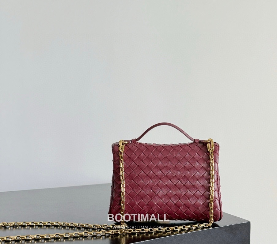 Bottega Veneta Soft Vanity Lambskin Leather Black Clutch Shoulder Bag 보테가베네타 소프트 베니티 램스킨 레더 블랙 클러치 숄더백 20191100 19cm 3