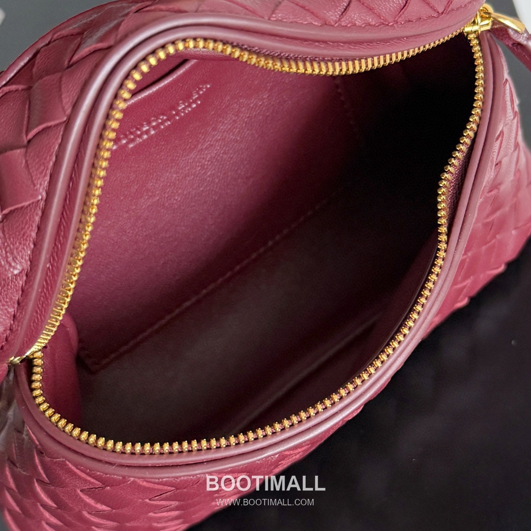 Bottega Veneta Soft Vanity Lambskin Leather Black Clutch Shoulder Bag 보테가베네타 소프트 베니티 램스킨 레더 블랙 클러치 숄더백 20191100 19cm 9