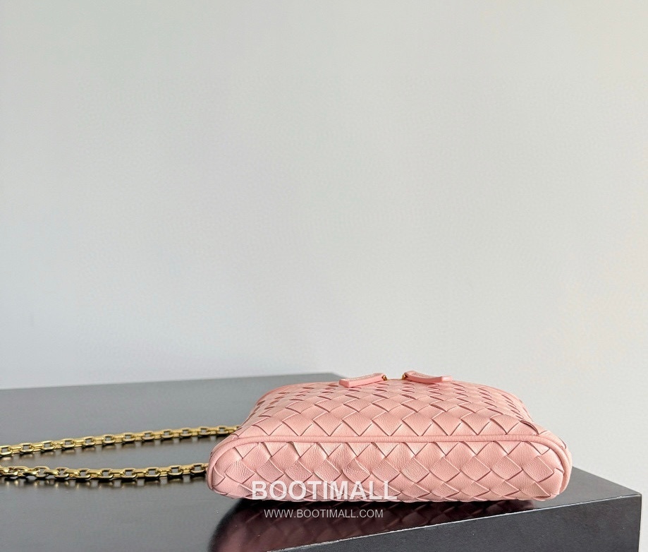 Bottega Veneta Soft Vanity Lambskin Leather Black Clutch Shoulder Bag 보테가베네타 소프트 베니티 램스킨 레더 블랙 클러치 숄더백 20191100 19cm 5