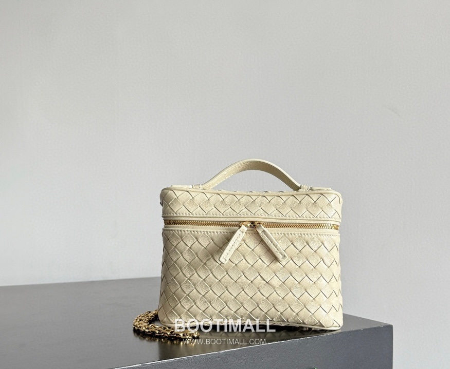 Bottega Veneta Soft Vanity Lambskin Leather Black Clutch Shoulder Bag 보테가베네타 소프트 베니티 램스킨 레더 블랙 클러치 숄더백 20191100 19cm 1