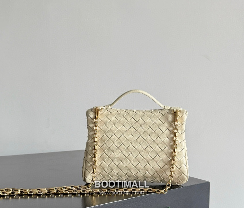 Bottega Veneta Soft Vanity Lambskin Leather Black Clutch Shoulder Bag 보테가베네타 소프트 베니티 램스킨 레더 블랙 클러치 숄더백 20191100 19cm 2