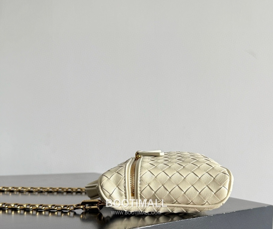 Bottega Veneta Soft Vanity Lambskin Leather Black Clutch Shoulder Bag 보테가베네타 소프트 베니티 램스킨 레더 블랙 클러치 숄더백 20191100 19cm 3