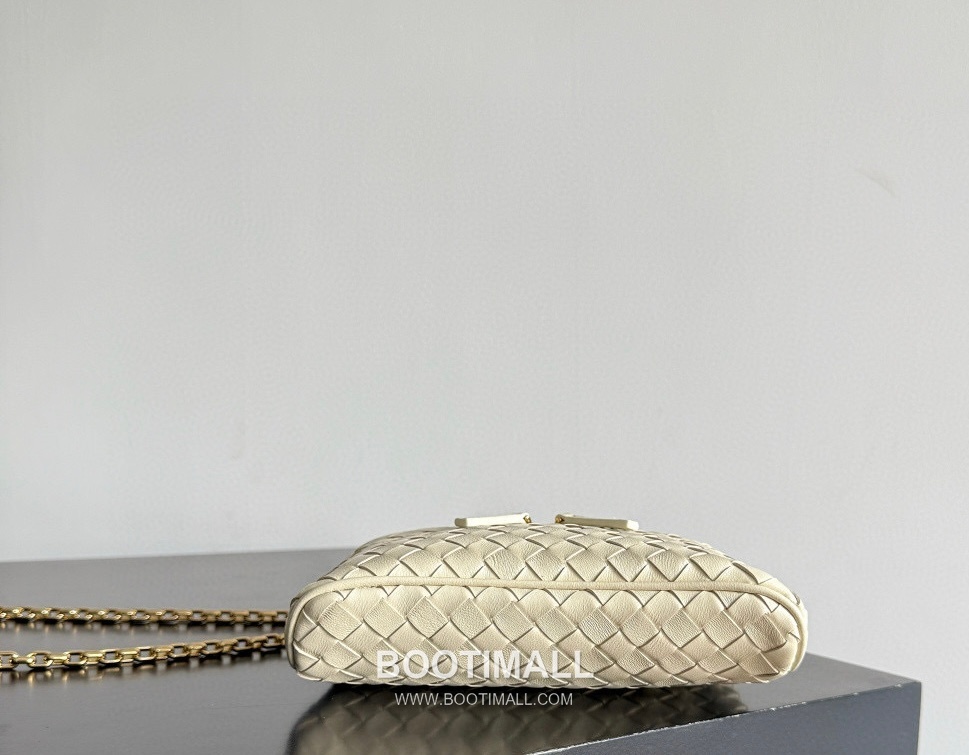 Bottega Veneta Soft Vanity Lambskin Leather Black Clutch Shoulder Bag 보테가베네타 소프트 베니티 램스킨 레더 블랙 클러치 숄더백 20191100 19cm 4