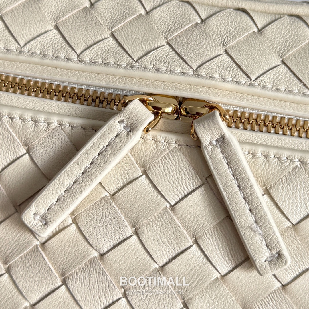 Bottega Veneta Soft Vanity Lambskin Leather Black Clutch Shoulder Bag 보테가베네타 소프트 베니티 램스킨 레더 블랙 클러치 숄더백 20191100 19cm 5