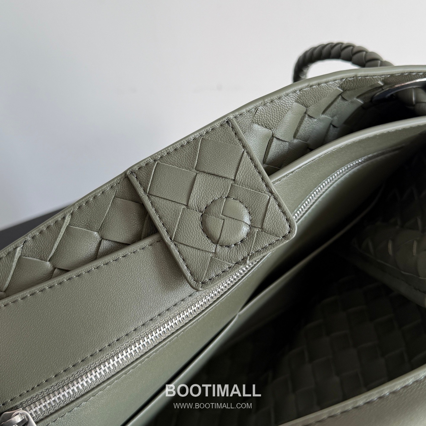 Bottega Veneta Andiamo Lambskin Leather Black Adjustable Strap Shoulder Bag 보테가베네타 안디아모 램스킨 레더 블랙 조절형 스트랩 숄더백 20192180 32cm 8