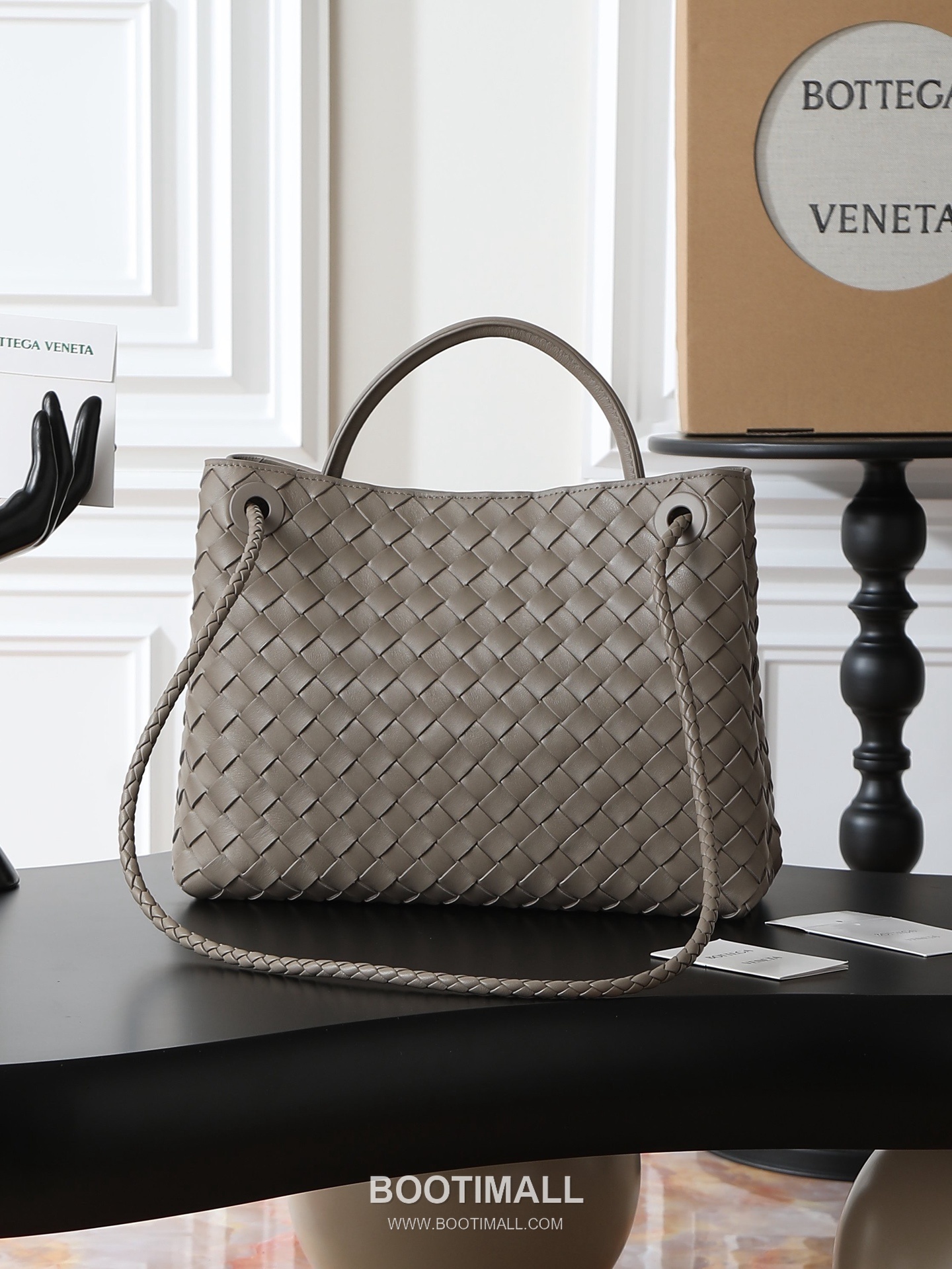 Bottega Veneta Andiamo Lambskin Leather Black Adjustable Strap Shoulder Bag 보테가베네타 안디아모 램스킨 레더 블랙 조절형 스트랩 숄더백 20192180 32cm 3