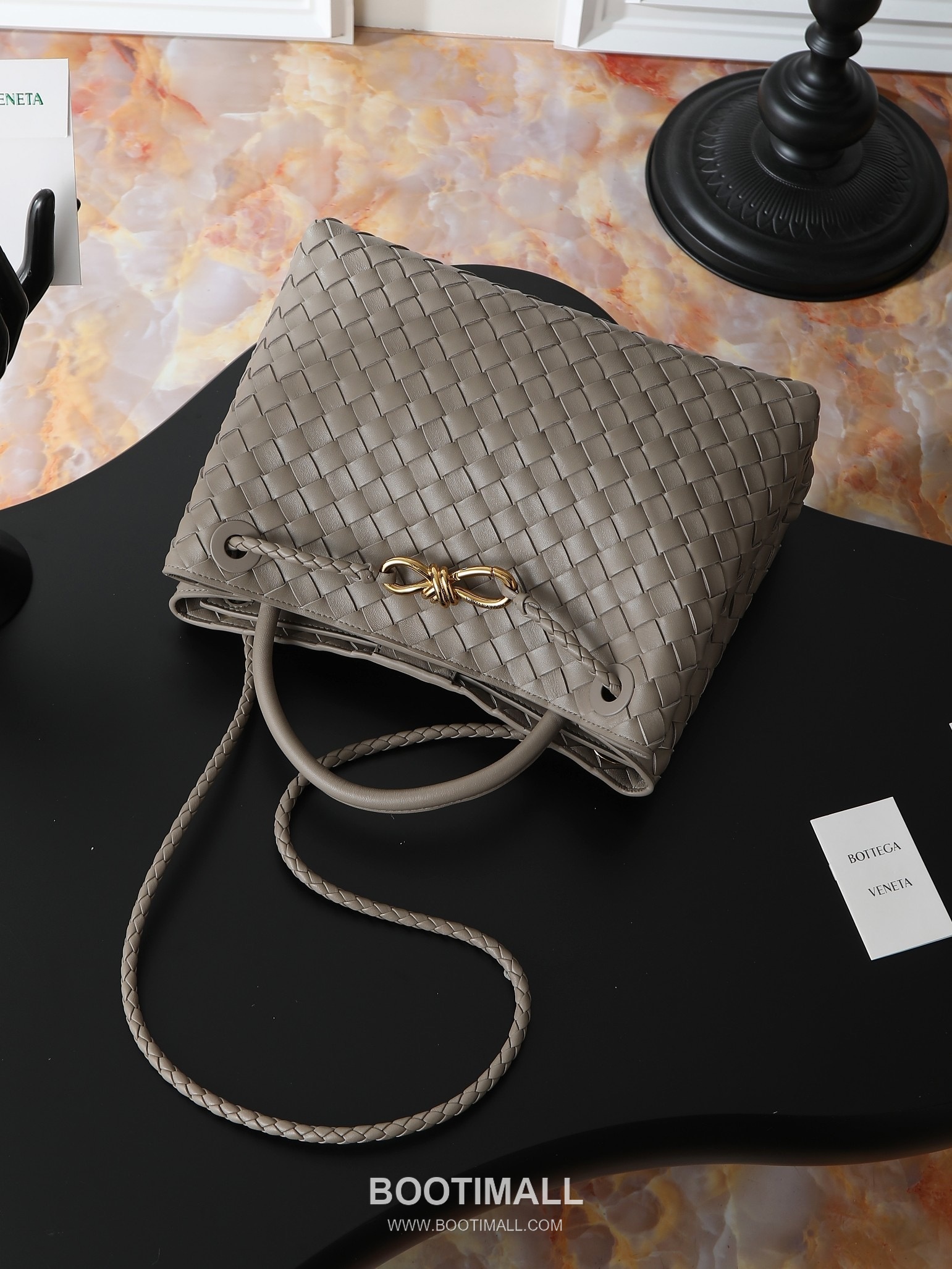 Bottega Veneta Andiamo Lambskin Leather Black Adjustable Strap Shoulder Bag 보테가베네타 안디아모 램스킨 레더 블랙 조절형 스트랩 숄더백 20192180 32cm 4