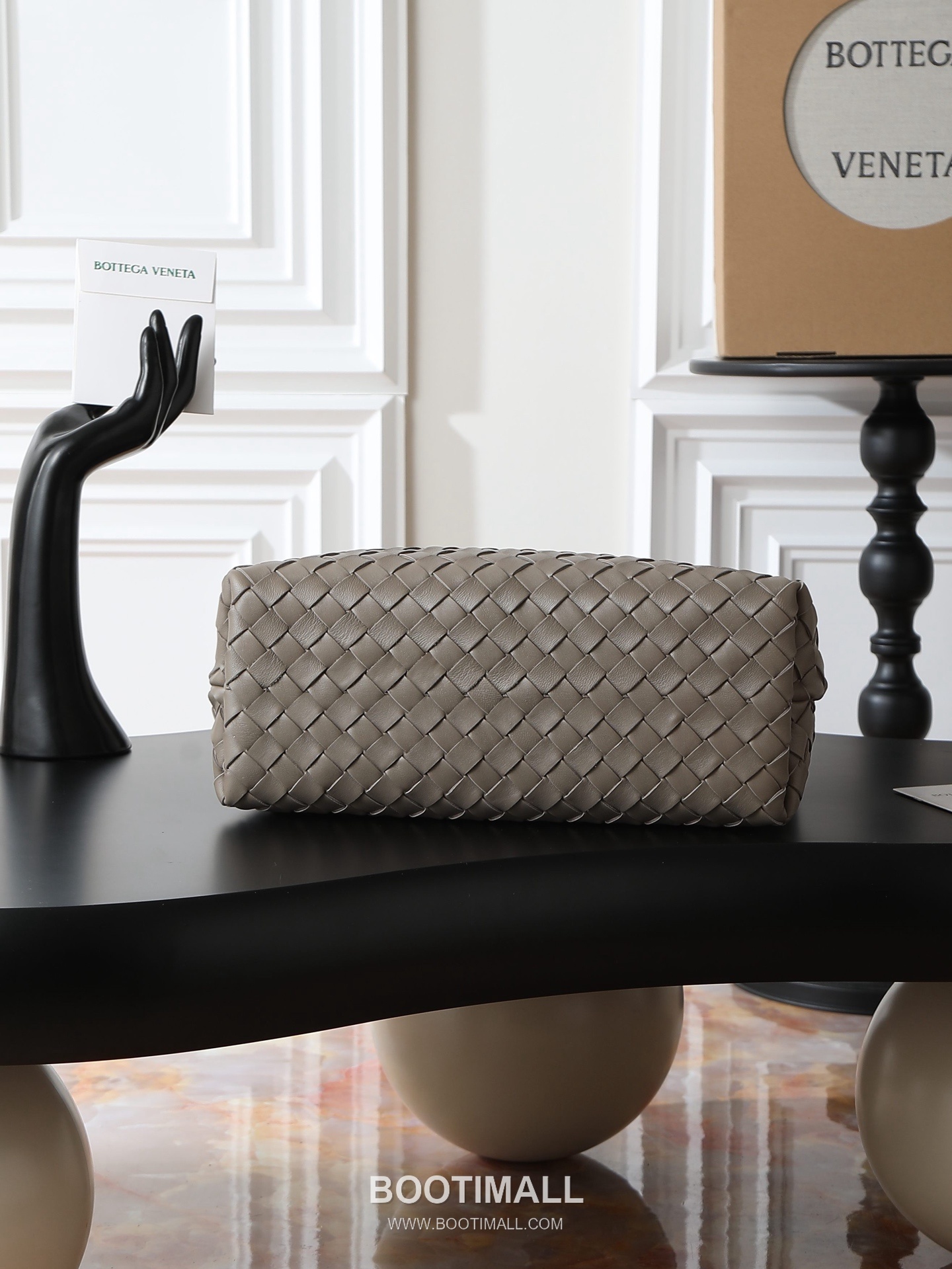 Bottega Veneta Andiamo Lambskin Leather Black Adjustable Strap Shoulder Bag 보테가베네타 안디아모 램스킨 레더 블랙 조절형 스트랩 숄더백 20192180 32cm 5