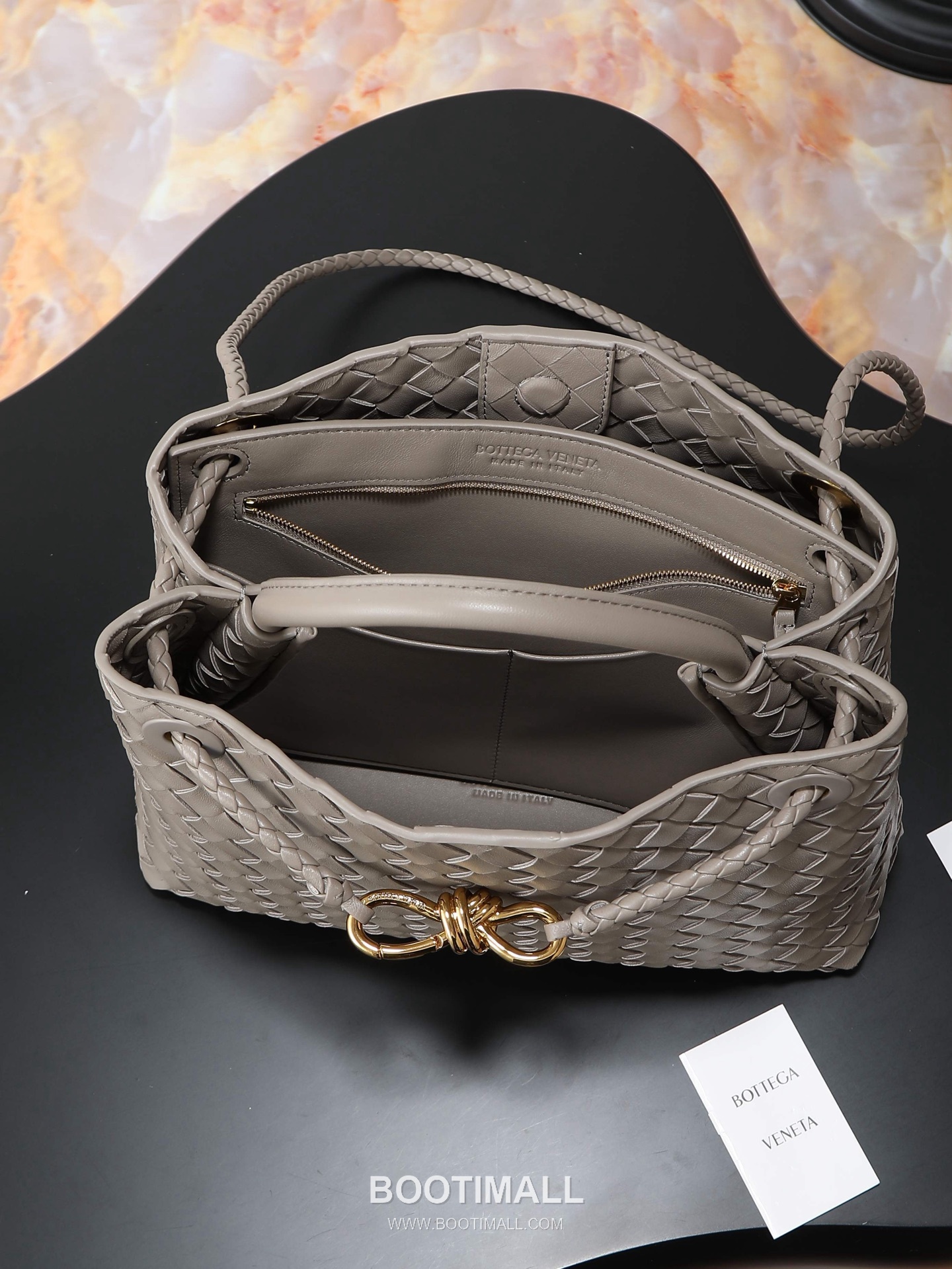 Bottega Veneta Andiamo Lambskin Leather Black Adjustable Strap Shoulder Bag 보테가베네타 안디아모 램스킨 레더 블랙 조절형 스트랩 숄더백 20192180 32cm 8