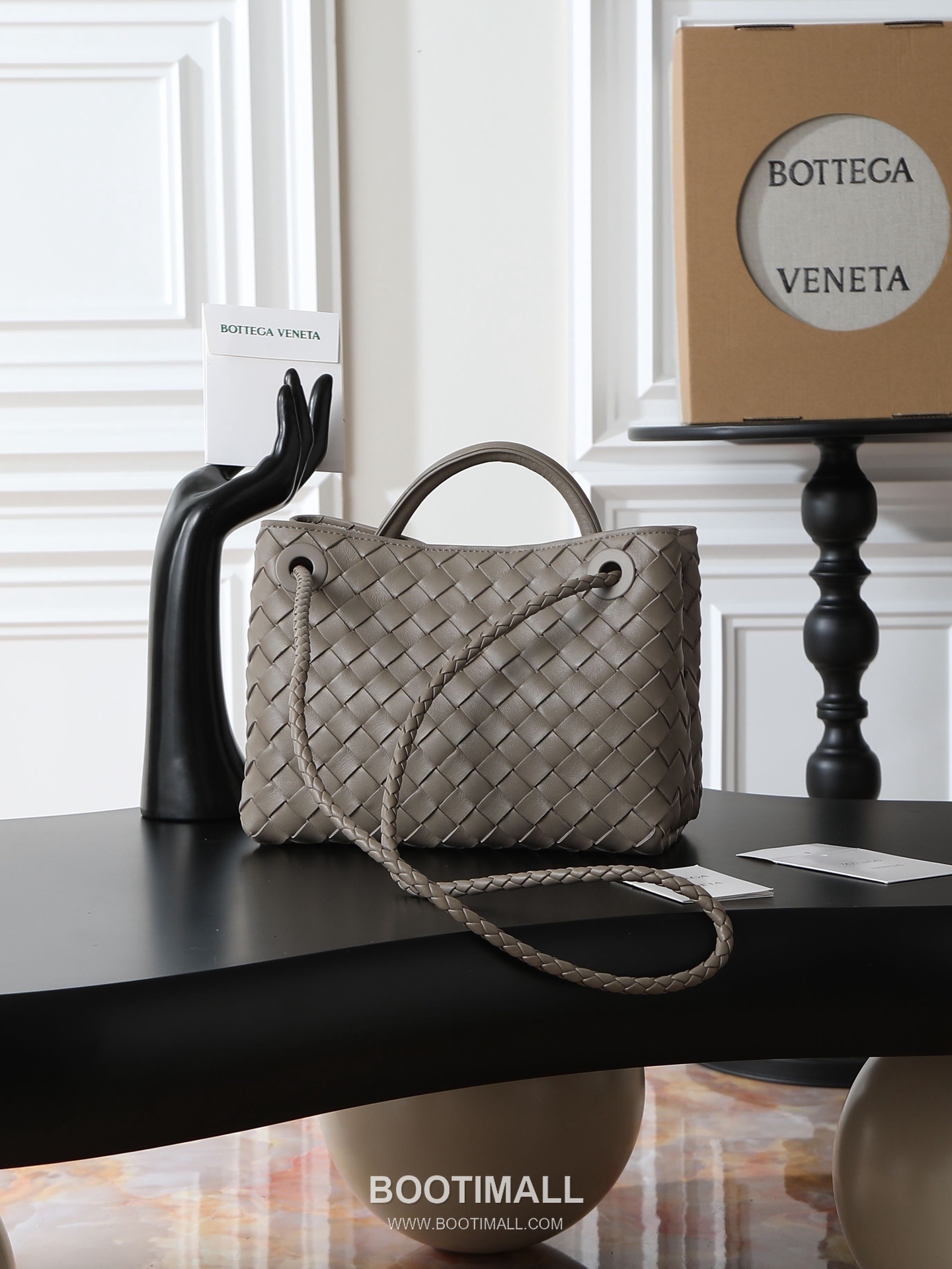 Bottega Veneta Andiamo Lambskin Leather Black Bow Hardware Top Handle Shoulder Bag 보테가베네타 안디아모 램스킨 레더 블랙 보우 하드웨어 탑핸들 숄더백 20191580 25cm 4