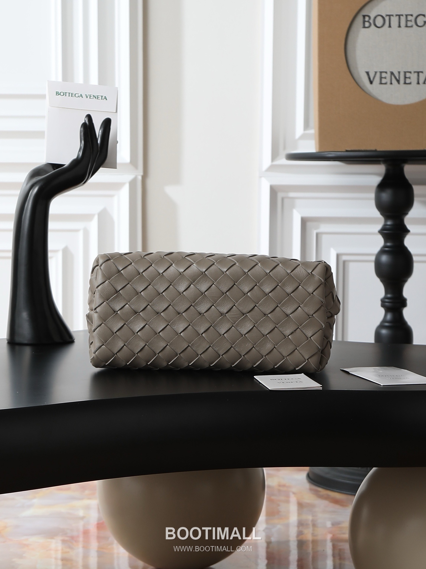 Bottega Veneta Andiamo Lambskin Leather Black Bow Hardware Top Handle Shoulder Bag 보테가베네타 안디아모 램스킨 레더 블랙 보우 하드웨어 탑핸들 숄더백 20191580 25cm 5