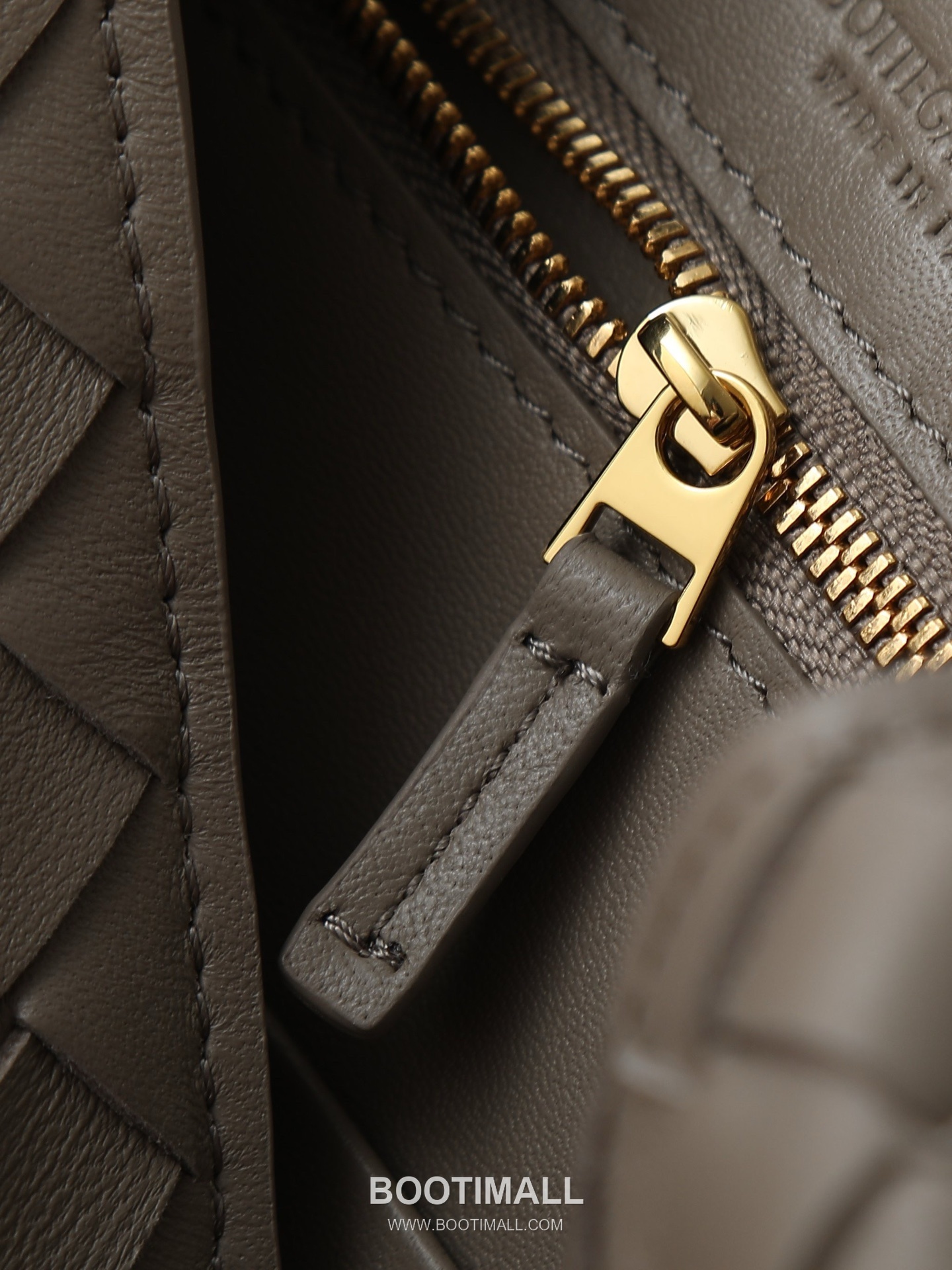 Bottega Veneta Andiamo Lambskin Leather Black Bow Hardware Top Handle Shoulder Bag 보테가베네타 안디아모 램스킨 레더 블랙 보우 하드웨어 탑핸들 숄더백 20191580 25cm 7