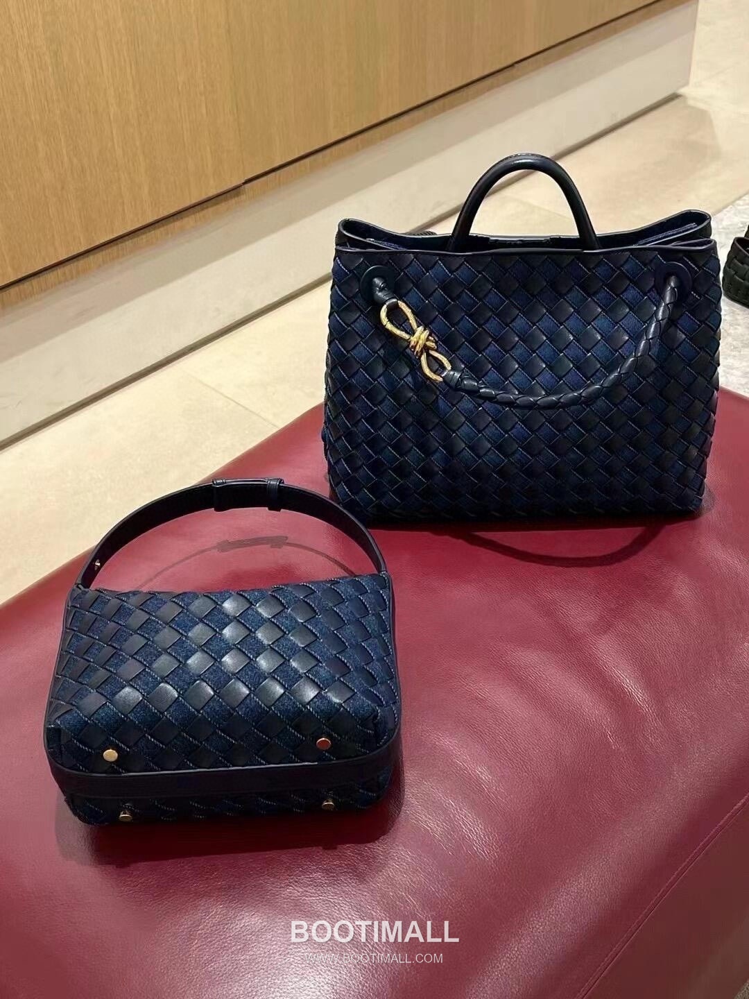 Bottega Veneta Andiamo Lambskin Leather Black Bow Hardware Top Handle Shoulder Bag 보테가베네타 안디아모 램스킨 레더 블랙 보우 하드웨어 탑핸들 숄더백 20191480 25cm 4