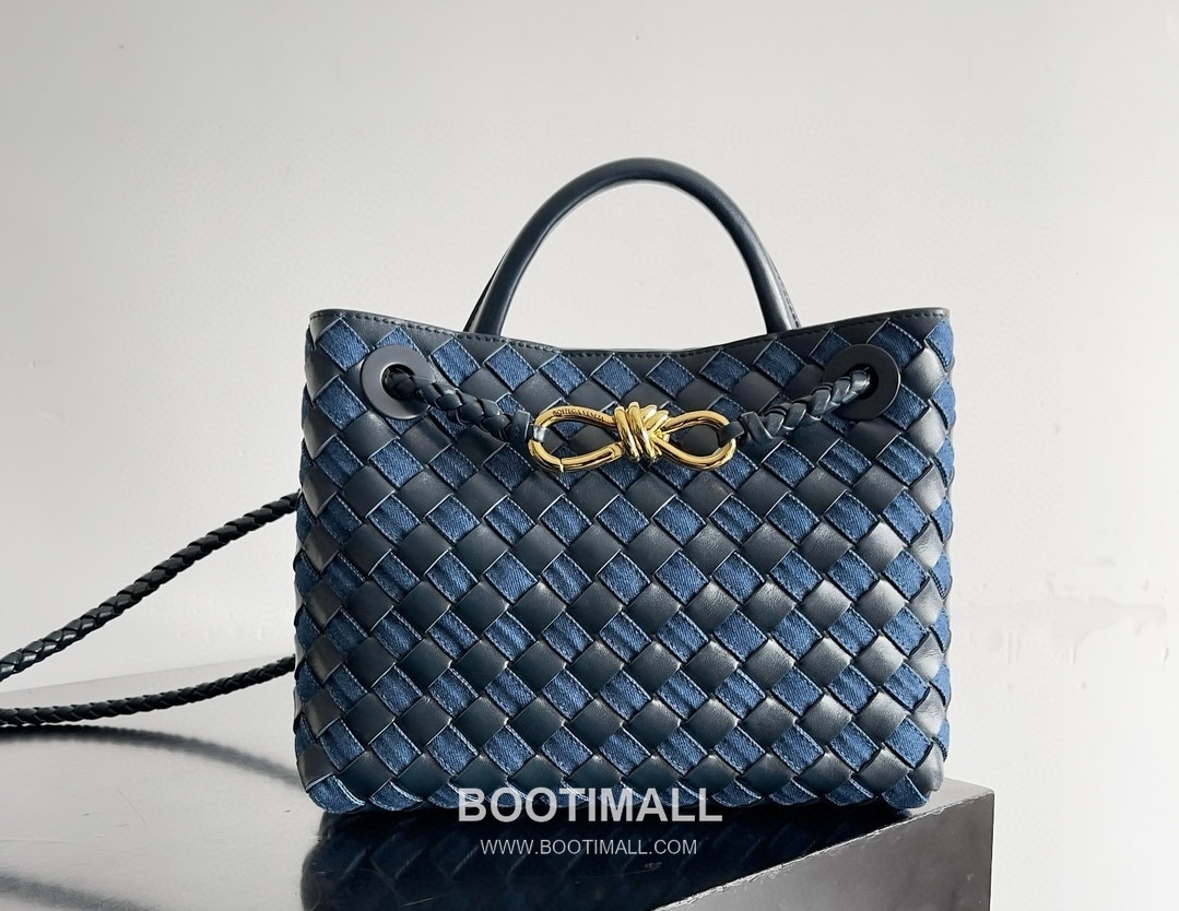 Bottega Veneta Andiamo Lambskin Leather Black Bow Hardware Top Handle Shoulder Bag 보테가베네타 안디아모 램스킨 레더 블랙 보우 하드웨어 탑핸들 숄더백 20191480 25cm 10