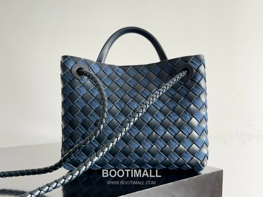 Bottega Veneta Andiamo Lambskin Leather Black Bow Hardware Top Handle Shoulder Bag 보테가베네타 안디아모 램스킨 레더 블랙 보우 하드웨어 탑핸들 숄더백 20191480 25cm 11