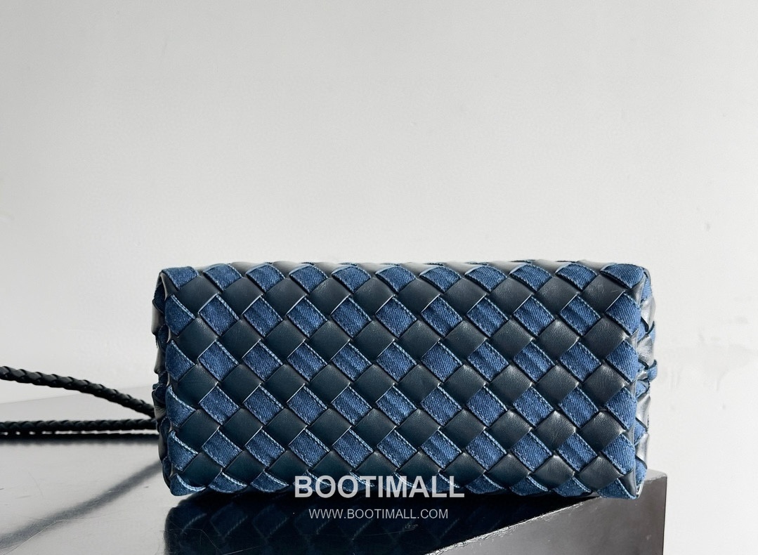 Bottega Veneta Andiamo Lambskin Leather Black Bow Hardware Top Handle Shoulder Bag 보테가베네타 안디아모 램스킨 레더 블랙 보우 하드웨어 탑핸들 숄더백 20191480 25cm 13