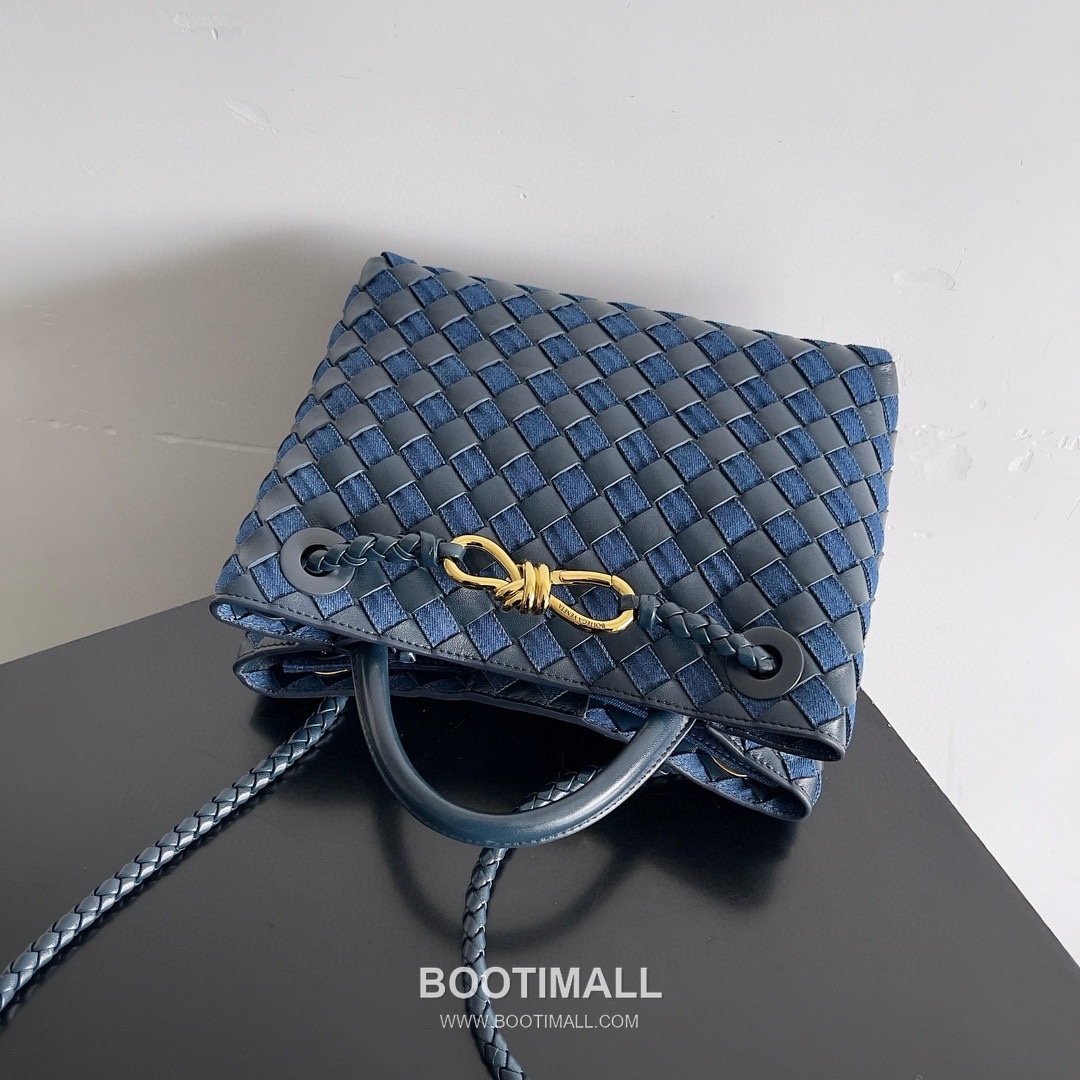 Bottega Veneta Andiamo Lambskin Leather Black Bow Hardware Top Handle Shoulder Bag 보테가베네타 안디아모 램스킨 레더 블랙 보우 하드웨어 탑핸들 숄더백 20191480 25cm 14