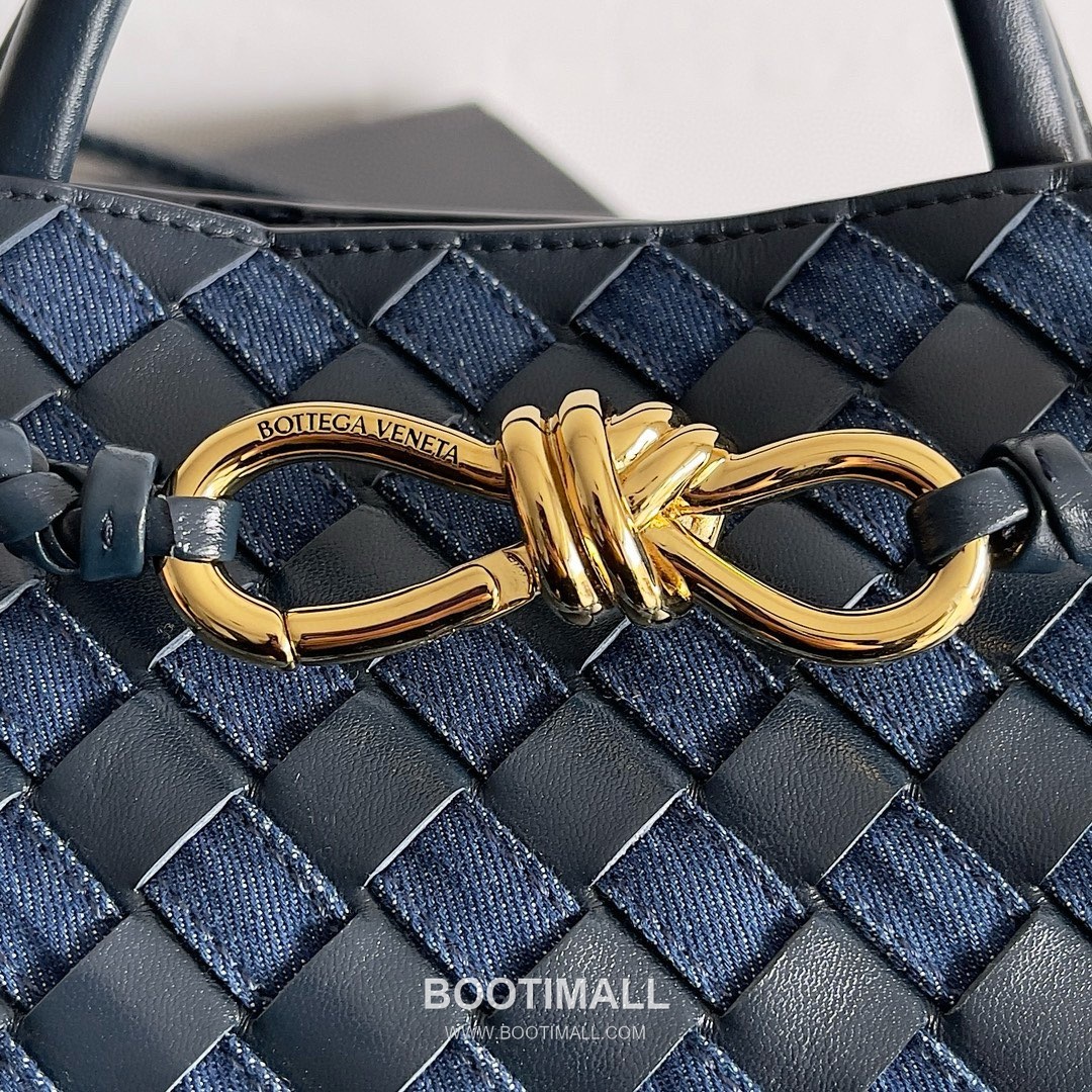 Bottega Veneta Andiamo Lambskin Leather Black Bow Hardware Top Handle Shoulder Bag 보테가베네타 안디아모 램스킨 레더 블랙 보우 하드웨어 탑핸들 숄더백 20191480 25cm 15