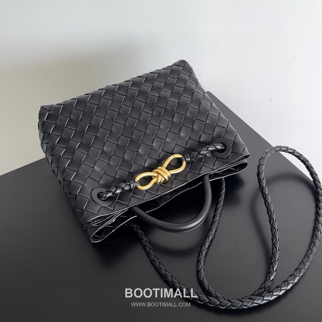 Bottega Veneta Andiamo Lambskin Leather Black Adjustable Strap Shoulder Bag 보테가베네타 안디아모 램스킨 레더 블랙 조절형 스트랩 숄더백 20192180 32cm 4
