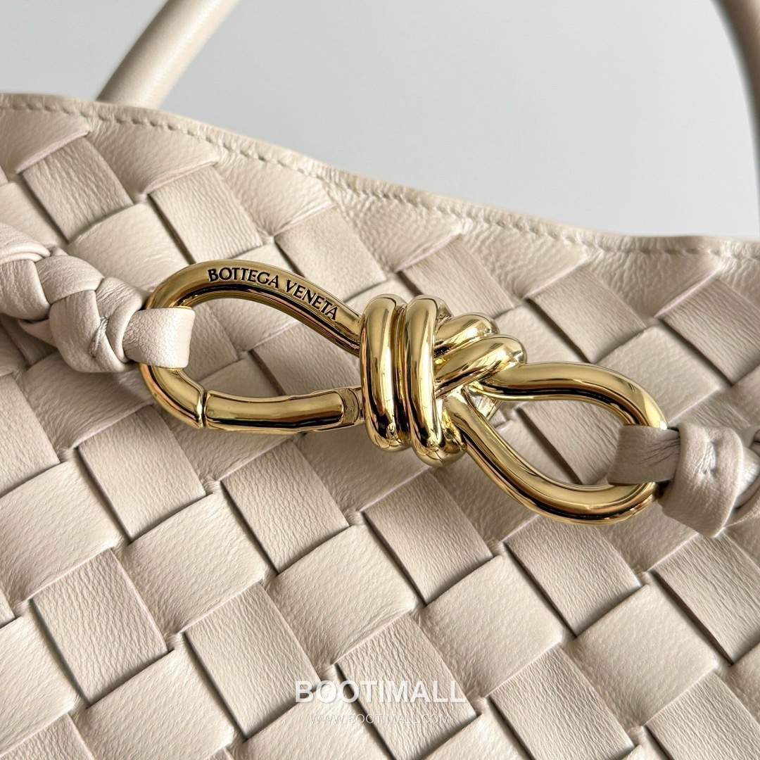 Bottega Veneta Andiamo Lambskin Leather Black Adjustable Strap Shoulder Bag 보테가베네타 안디아모 램스킨 레더 블랙 조절형 스트랩 숄더백 20192180 32cm 5