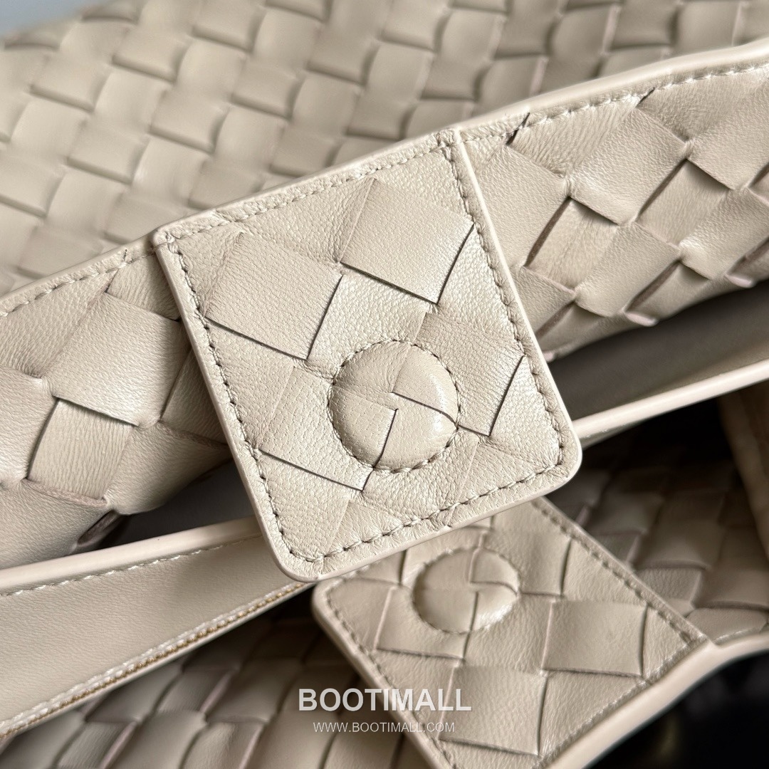 Bottega Veneta Andiamo Lambskin Leather Black Adjustable Strap Shoulder Bag 보테가베네타 안디아모 램스킨 레더 블랙 조절형 스트랩 숄더백 20192180 32cm 8