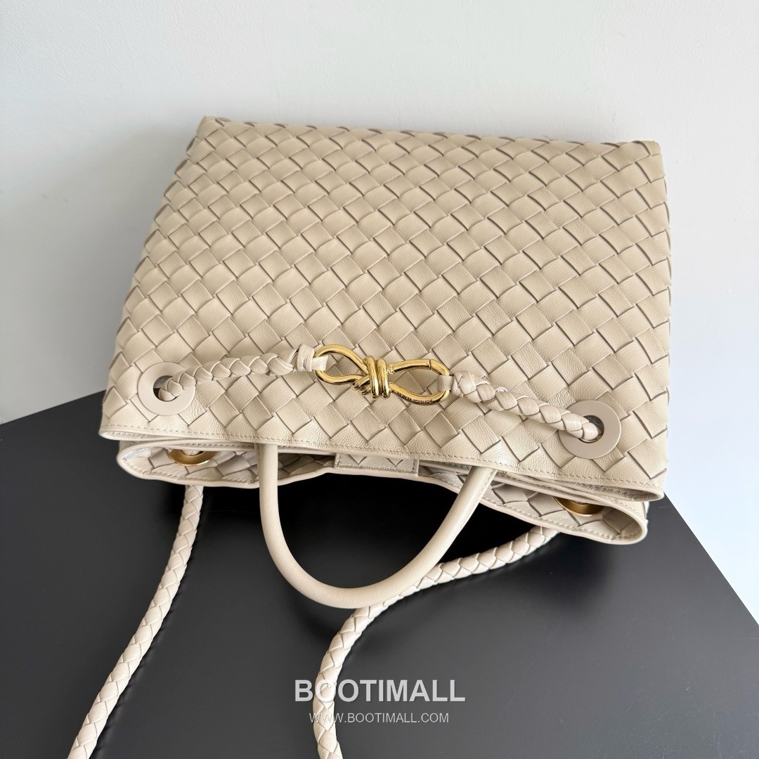 Bottega Veneta Andiamo Lambskin Leather Black Adjustable Strap Shoulder Bag 보테가베네타 안디아모 램스킨 레더 블랙 조절형 스트랩 숄더백 20192180 32cm 9