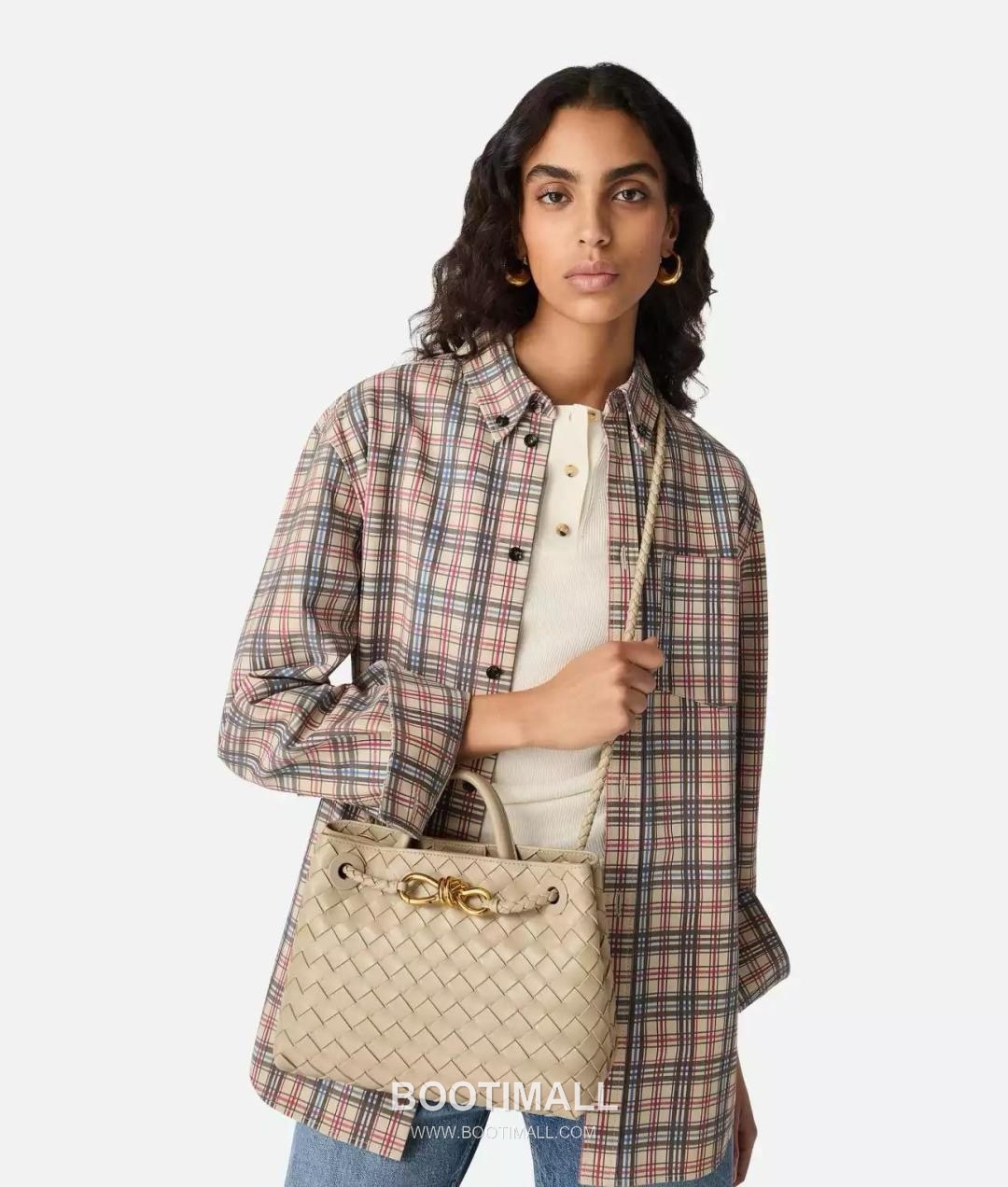 Bottega Veneta Andiamo Lambskin Leather Black Bow Hardware Top Handle Shoulder Bag 보테가베네타 안디아모 램스킨 레더 블랙 보우 하드웨어 탑핸들 숄더백 20191580 25cm 1