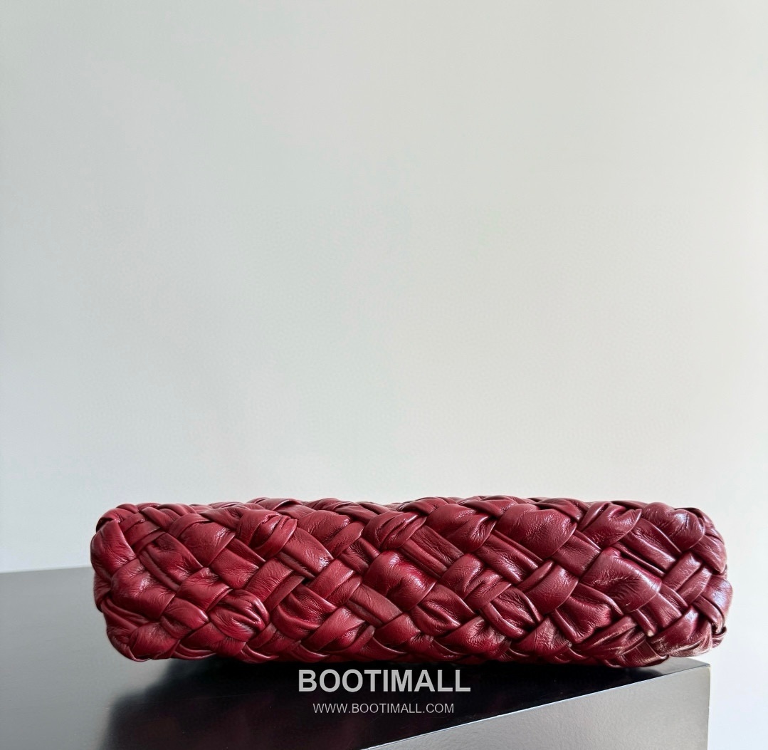 Bottega Veneta Kalimero Foulard Intrecciato Calfskin Leather Black Shoulder Bag 보테가베네타 칼리메로 풀라드 인트레치아토 카프스킨 레더 블랙 숄더백 20191880 25cm 3