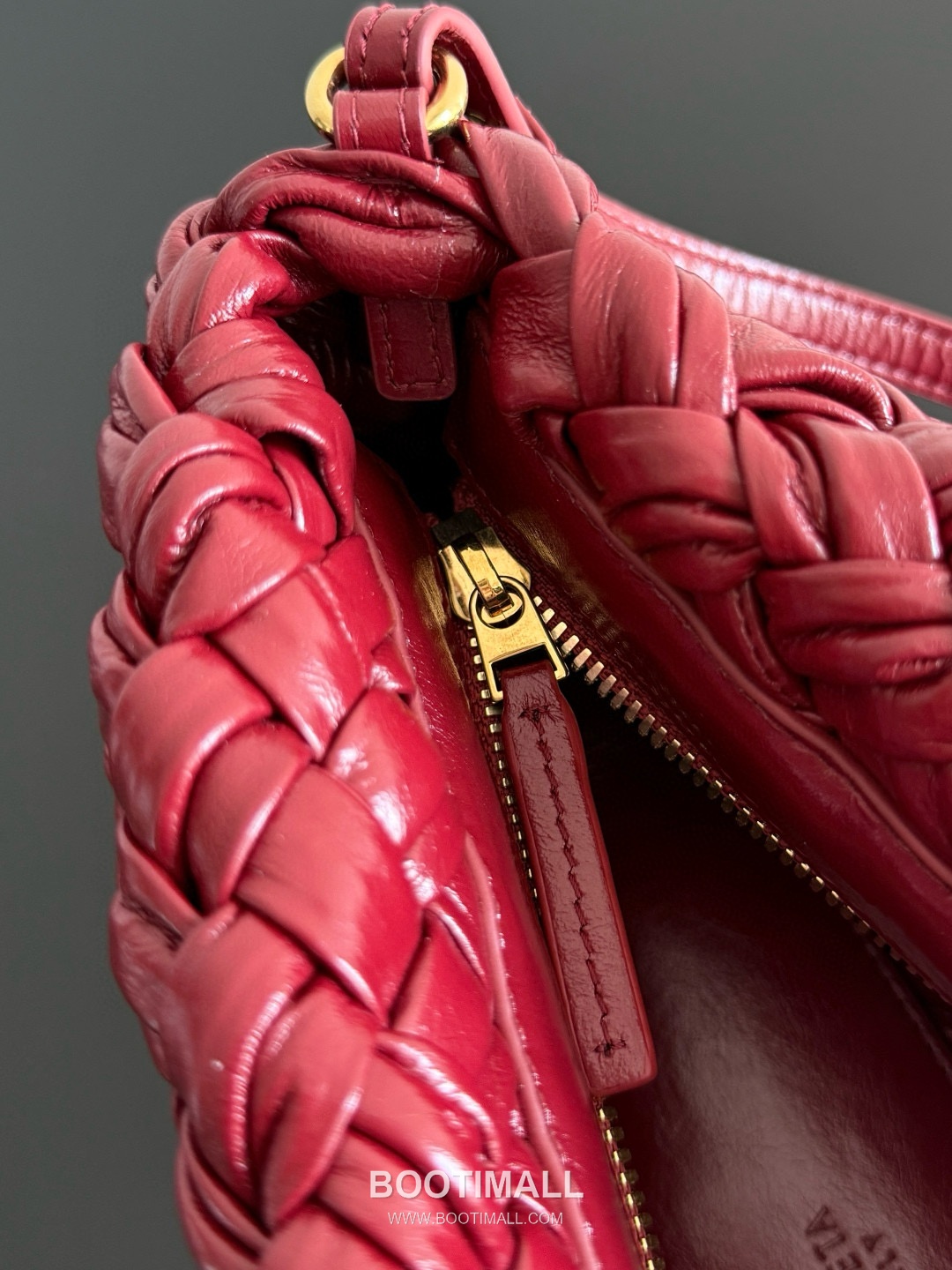 Bottega Veneta Kalimero Foulard Intrecciato Calfskin Leather Black Shoulder Bag 보테가베네타 칼리메로 풀라드 인트레치아토 카프스킨 레더 블랙 숄더백 20191880 25cm 7