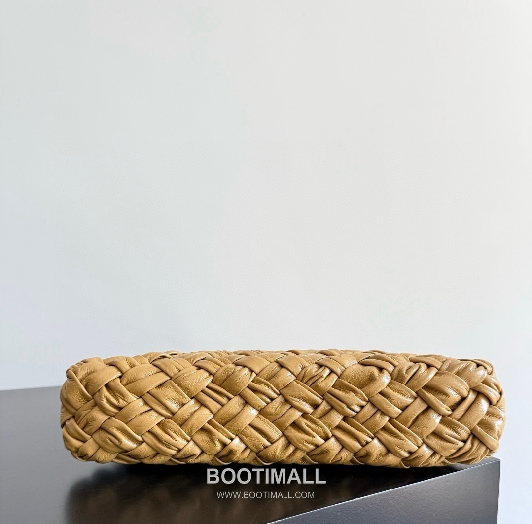 Bottega Veneta Kalimero Foulard Intrecciato Calfskin Leather Black Shoulder Bag 보테가베네타 칼리메로 풀라드 인트레치아토 카프스킨 레더 블랙 숄더백 20191880 25cm 3