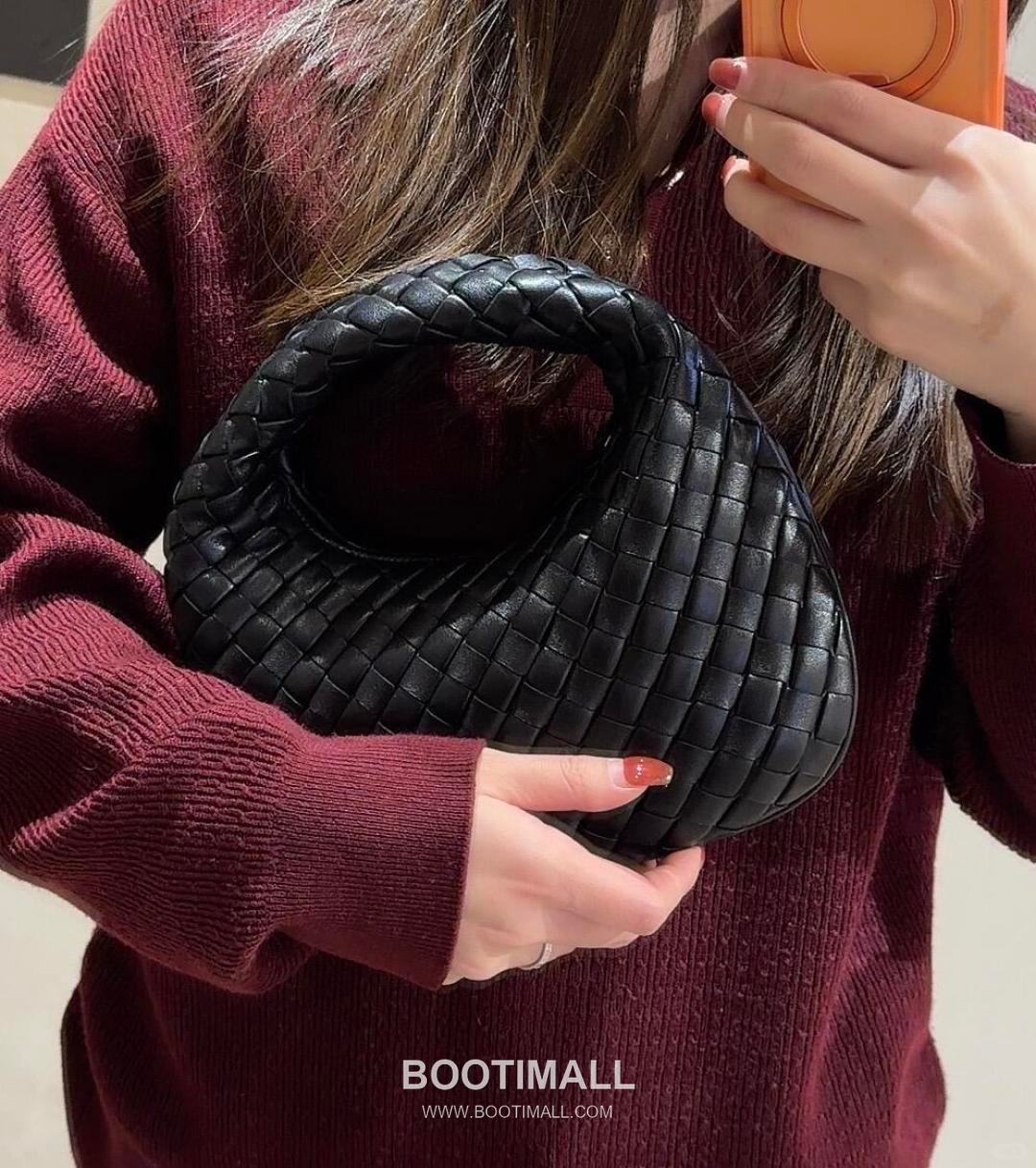 Bottega Veneta Baby Mini Nappa Supple Lambskin Leather Black Shoulder Bag 보테가베네타 베이비 미니 나파 서플 램스킨 레더 블랙 숄더백 20108019 26cm 2