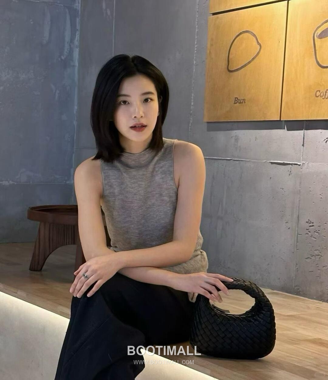 Bottega Veneta Baby Mini Nappa Supple Lambskin Leather Black Shoulder Bag 보테가베네타 베이비 미니 나파 서플 램스킨 레더 블랙 숄더백 20108019 26cm 3