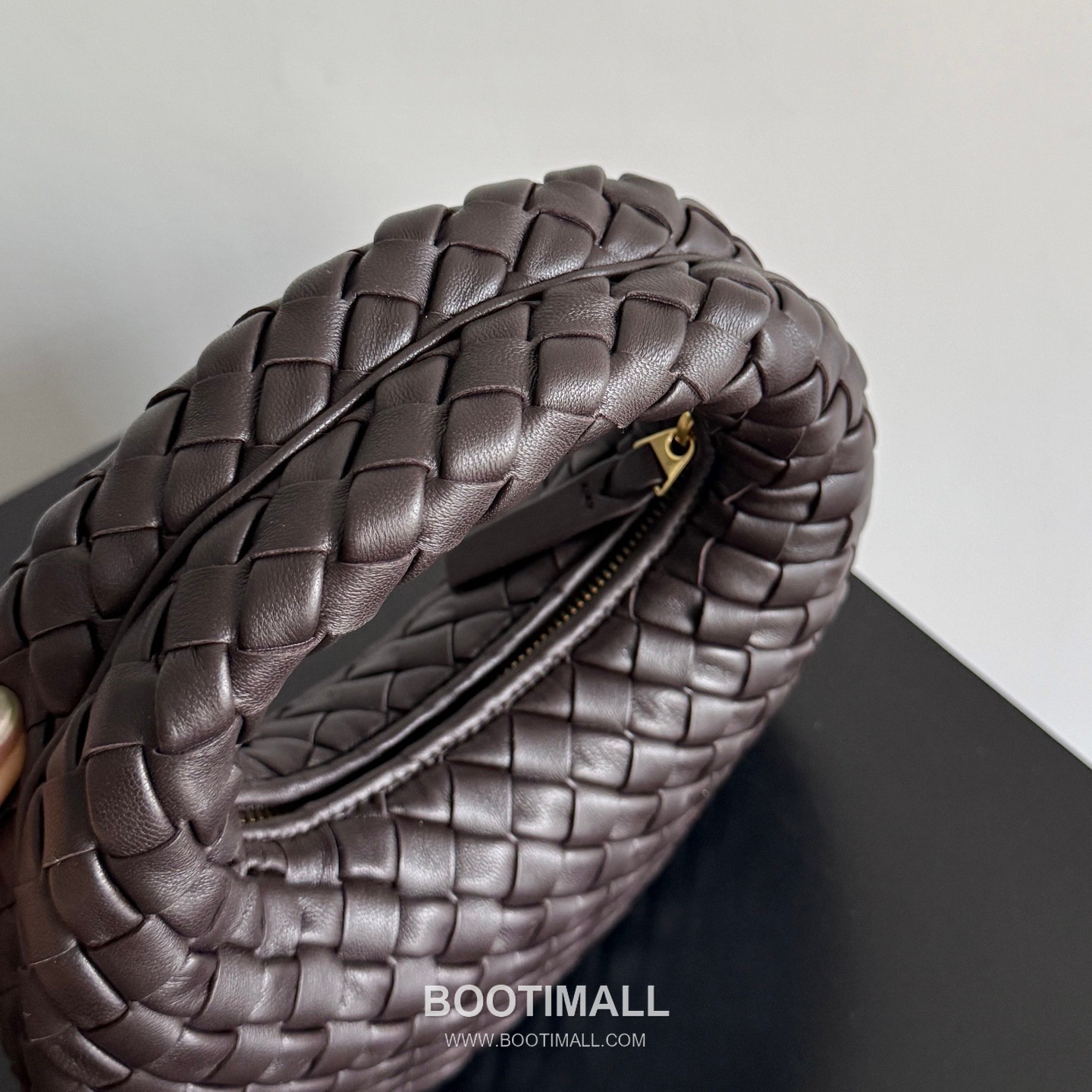 Bottega Veneta Baby Mini Nappa Supple Lambskin Leather Black Shoulder Bag 보테가베네타 베이비 미니 나파 서플 램스킨 레더 블랙 숄더백 20108019 26cm 23