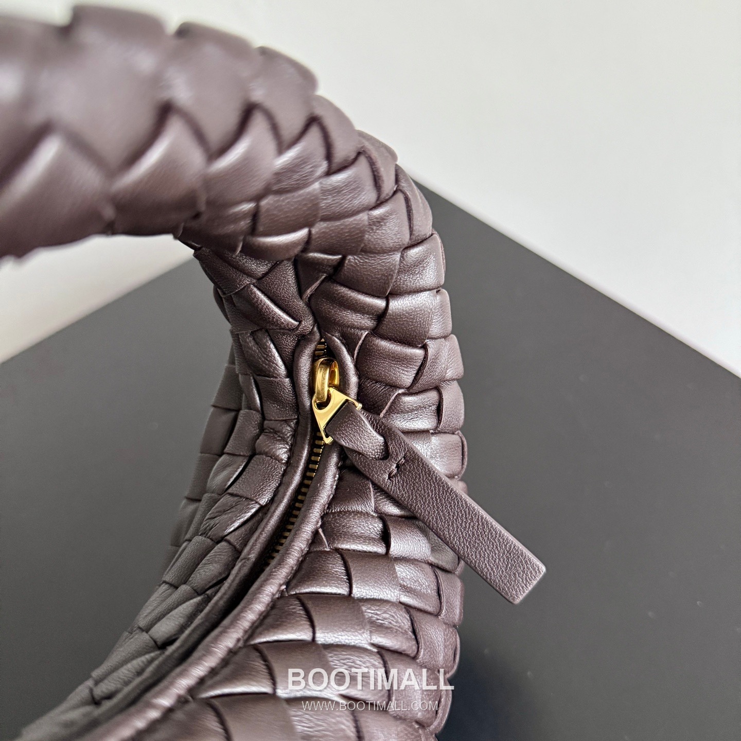 Bottega Veneta Baby Mini Nappa Supple Lambskin Leather Black Shoulder Bag 보테가베네타 베이비 미니 나파 서플 램스킨 레더 블랙 숄더백 20108019 26cm 24