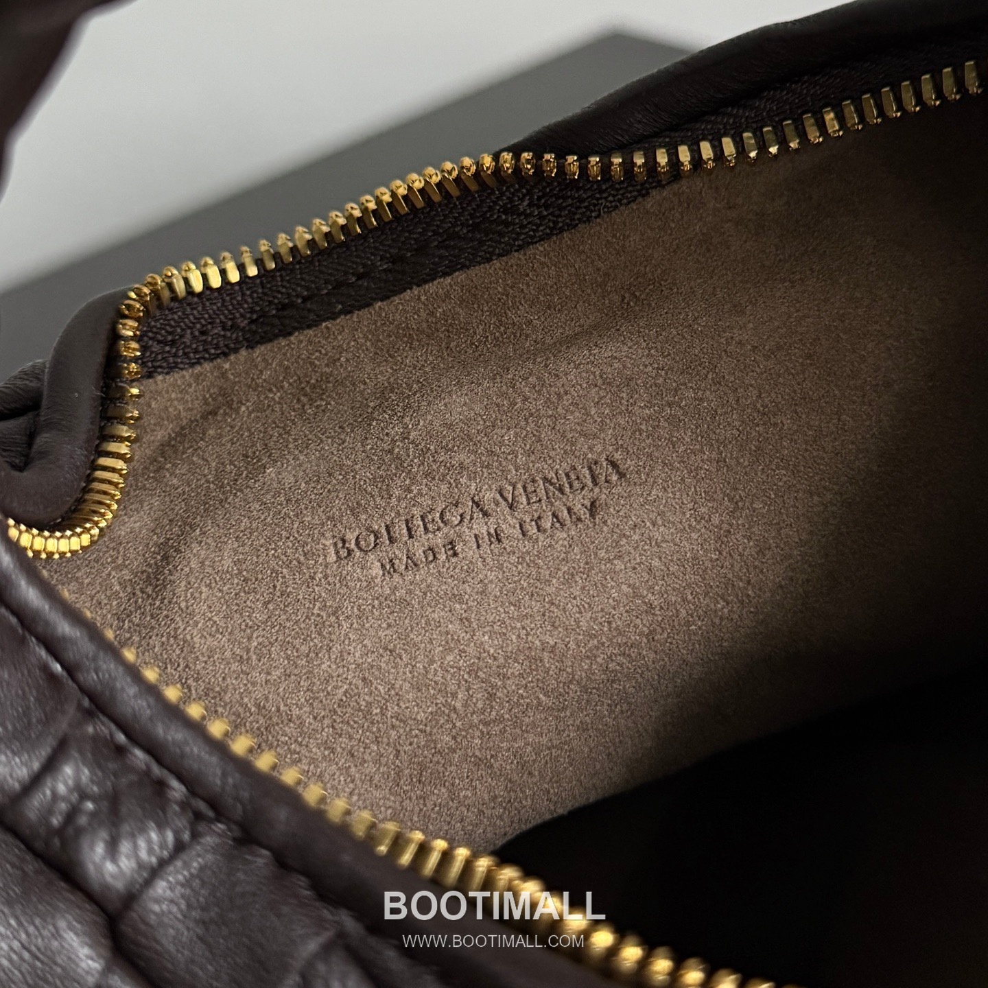 Bottega Veneta Baby Mini Nappa Supple Lambskin Leather Black Shoulder Bag 보테가베네타 베이비 미니 나파 서플 램스킨 레더 블랙 숄더백 20108019 26cm 25