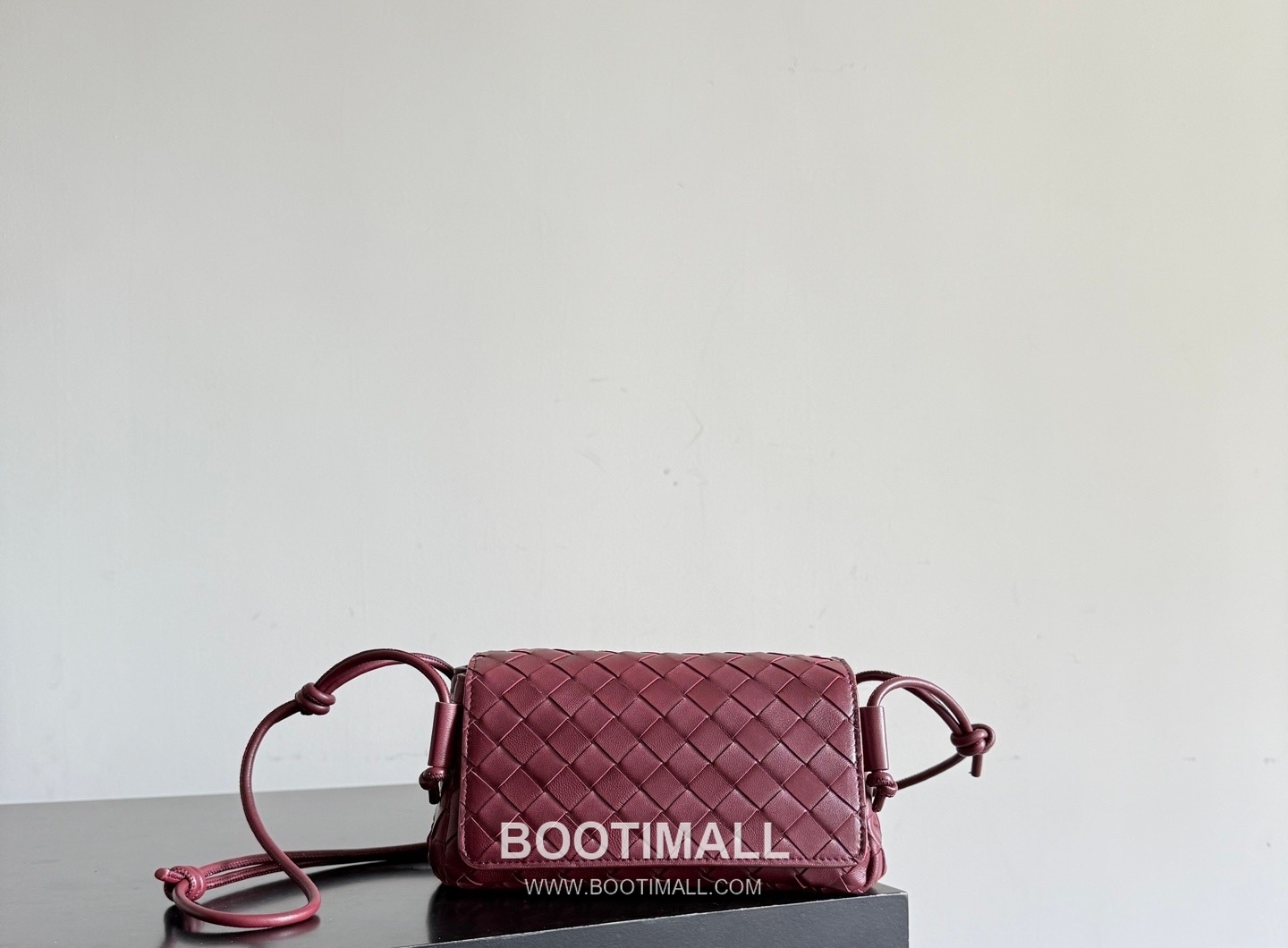 Bottega Veneta Notturno Lambskin Leather Black Multi Compartment Shoulder Bag 보테가베네타 노투르노 램스킨 레더 블랙 멀티 컴파트먼트 숄더백 20128019 21cm 1