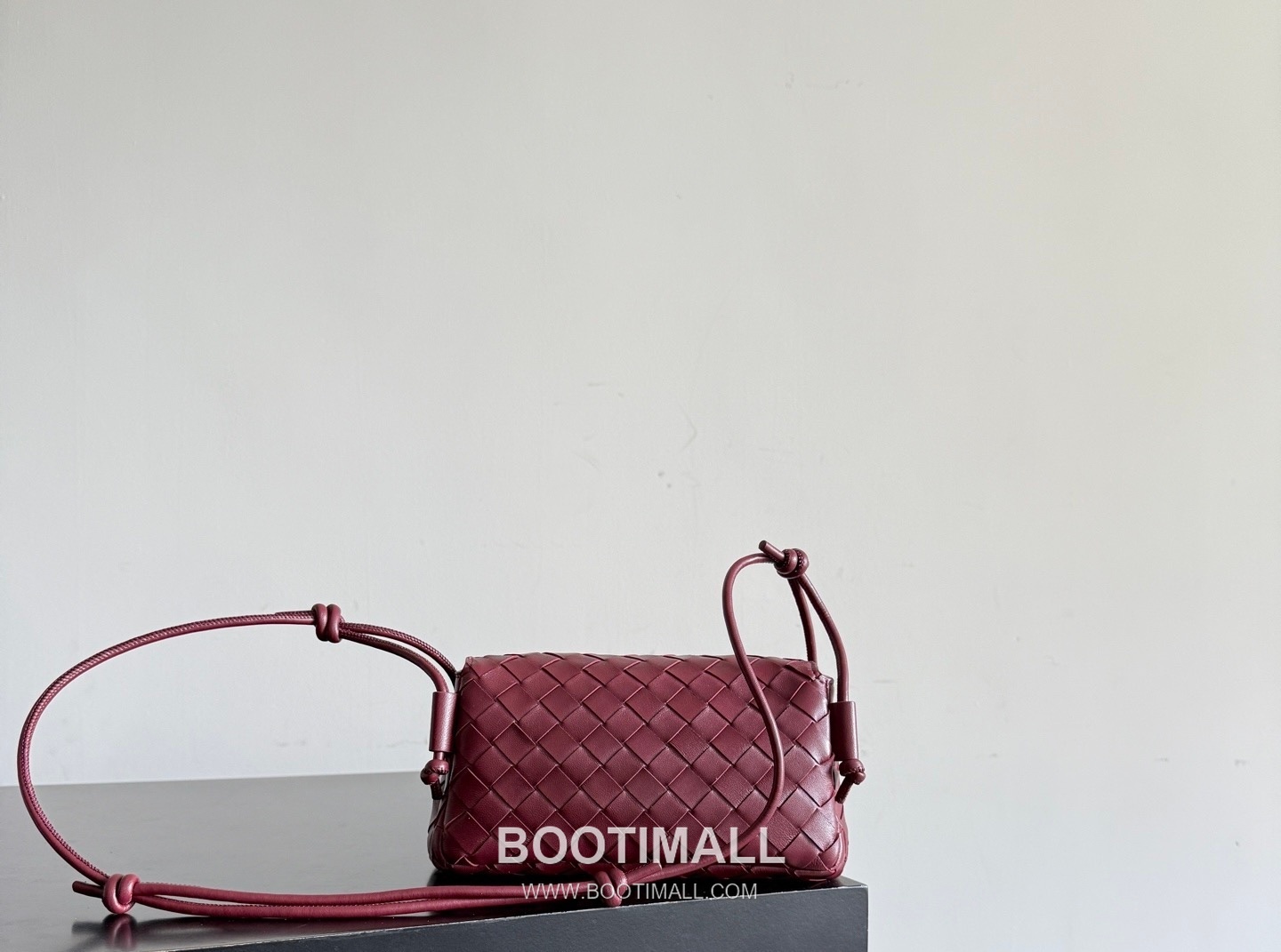 Bottega Veneta Notturno Lambskin Leather Black Multi Compartment Shoulder Bag 보테가베네타 노투르노 램스킨 레더 블랙 멀티 컴파트먼트 숄더백 20128019 21cm 2